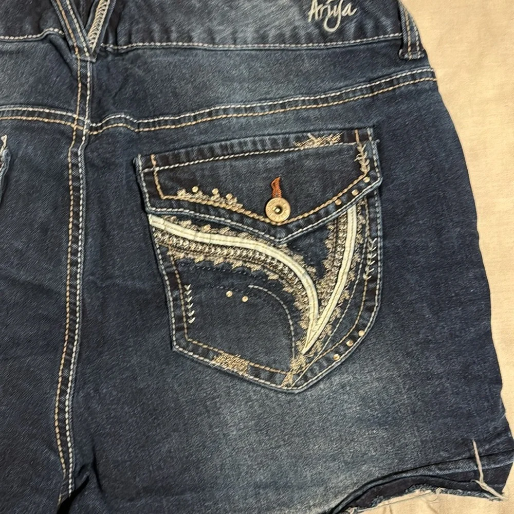 Women’s RIYA denim shorts, distressed, bling, decorated pockets, size 14 blue - Picture 7 of 8